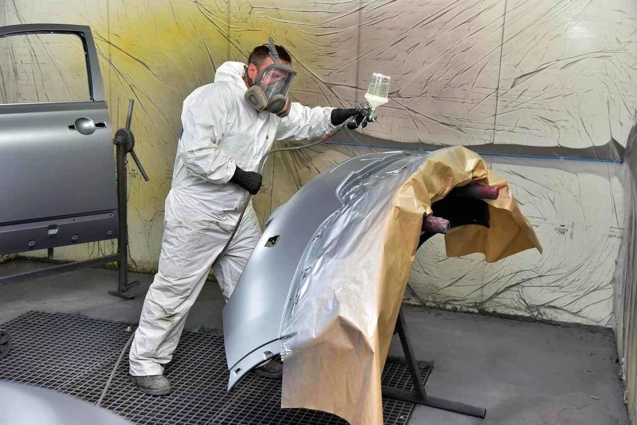 Lakierowanie auta: Ile kosztuje i jak nie przepłacić? Poradnik