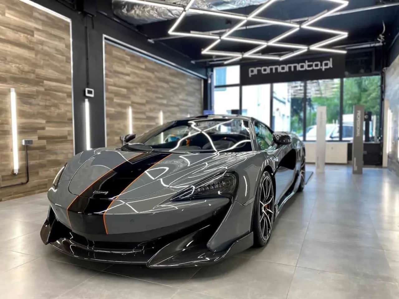 Polerowanie samochodu: Ile kosztuje i jak nie przepłacić? Cennik.