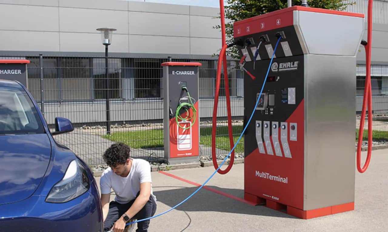 Darmowe mycie auta na myjni? Poznaj sprytne, legalne triki!