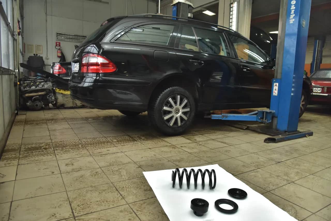 Podniesienie samochodu: Czy warto? Metody, koszty, przepisy.