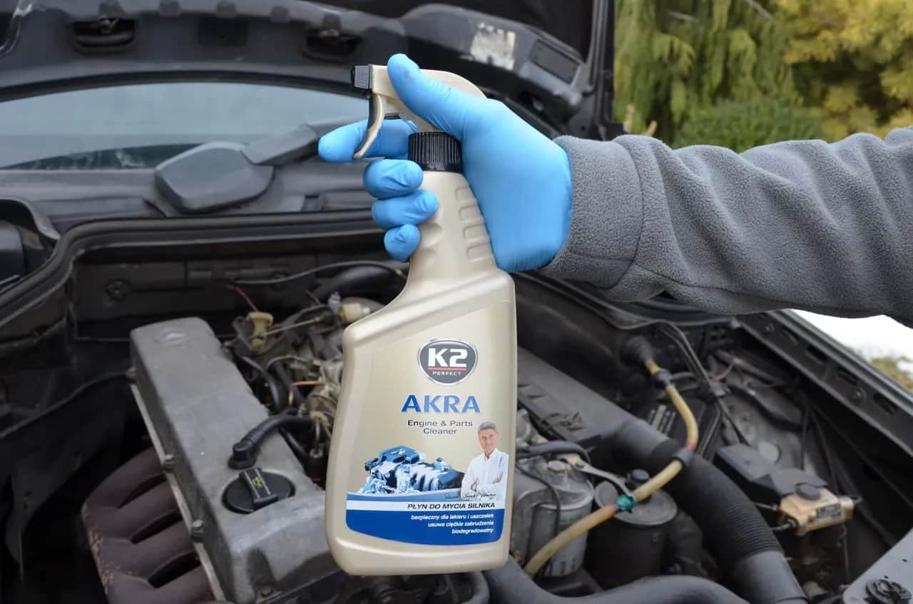 Mycie silnika na myjni bezdotykowej: Ryzyko czy bezpieczny plan?