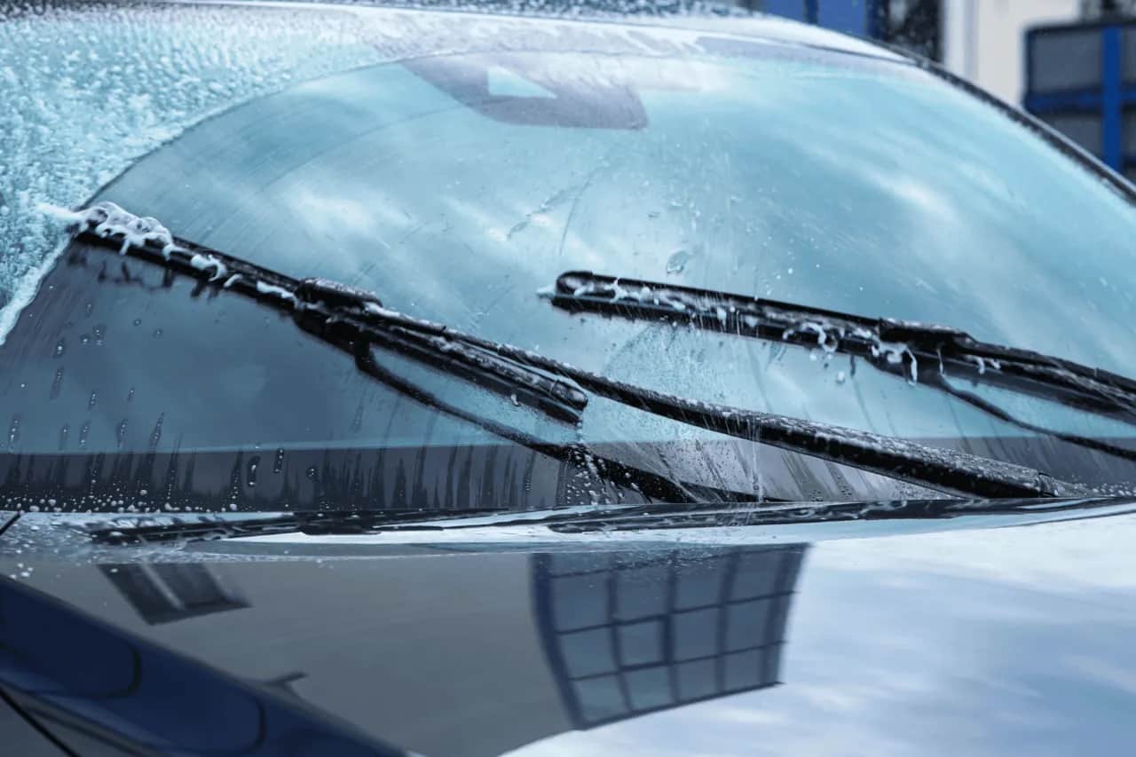 Mycie wycieraczek: Koniec ze smużeniem! Lepsza widoczność